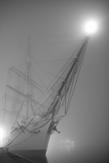 Flying Dutchman
Cuvinte cheie: vapor alb-negru