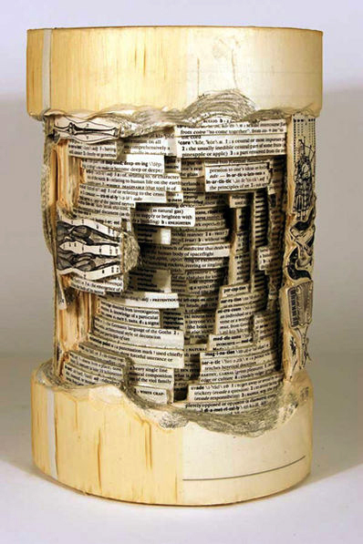 Sculptura in carti
