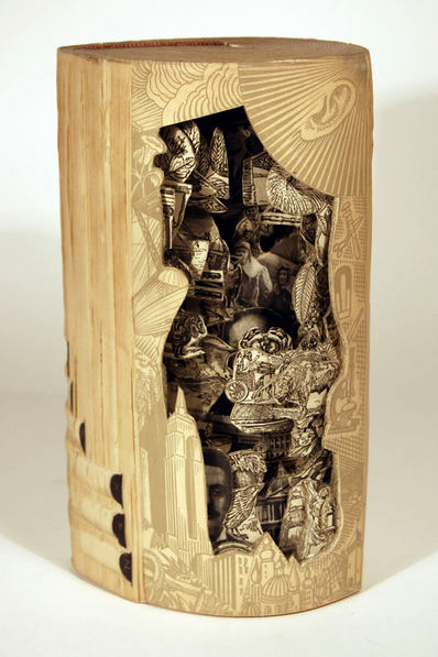 Sculptura in carti
