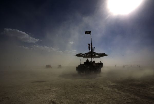 Click pentru imaginea mărită
==============
Navigare in desert
Navigare in desert