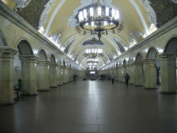 Click pentru imaginea mărită
==============
Statia de metrou Komsomolskaya-Koltsevaya
Statia de metrou Komsomolskaya-Koltsevaya