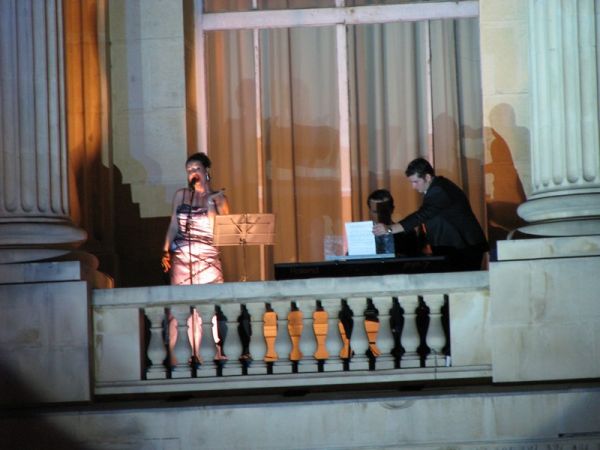 Click pentru imaginea mărită
==============
Little museum opera, la balconul Muzeului National de Arta al Romaniei
Little museum opera, la balconul Muzeului National de Arta al Romaniei