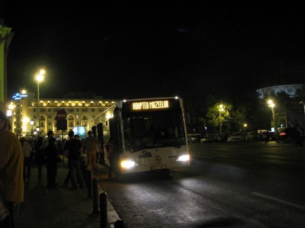 Click pentru imaginea mărită
==============
Autobuzul special pentru Noaptea Muzeelor
Autobuzul special pentru Noaptea Muzeelor