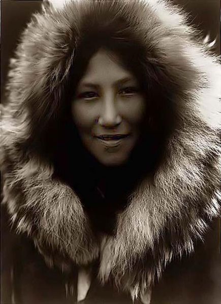 Femeie
Cuvinte cheie: femeie portret