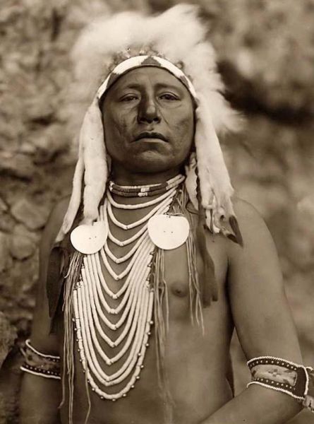 Barbat
Cuvinte cheie: barbat portret