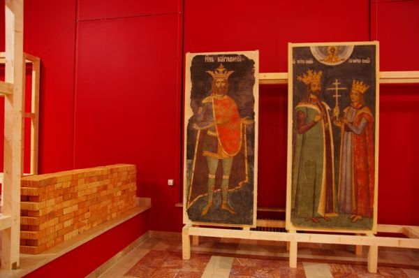 Click pentru imaginea mărită
==============
montare expo Marturii.jpg montare expo Marturii.jpg