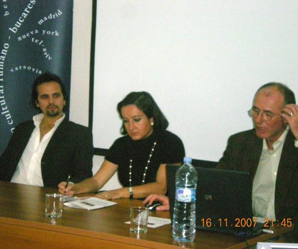 Romeo Niram, Maria Begona Fernandez Cabaleiro (critic de arta) si Horia Barna (directorul Institutului Cultural Roman din Madrid)

