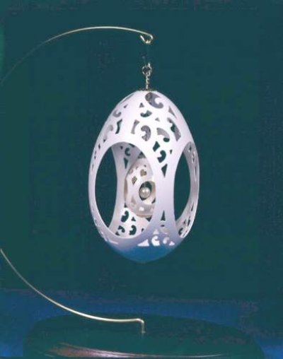 Sculptura in coaja de ou

