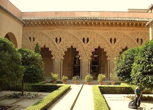 Palatul Aljaferia, curte interioara
Cuvinte cheie: arta arhitectura maura Spania Aljaferia Zaragoza
