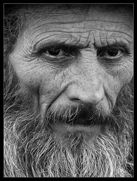 Bacea
Cuvinte cheie: portret barbat baci