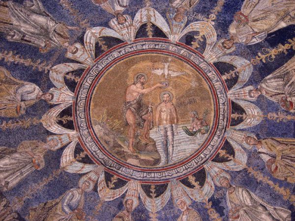 Botezul lui Hristos
Baptisteriul Neonian din Ravenna
Cuvinte cheie: religie crestinism Botezul_lui_Hristos