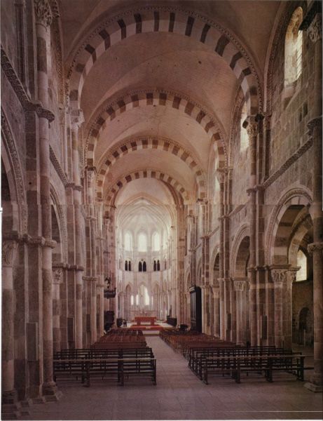 Click pentru imaginea mărită
==============
Biserica Sainte-Madeleine din Vezelay
arhitectura romanica, Burgundia, infiintata de ordinul cistercienilor
Biserica Sainte-Madeleine din Vezelay
arhitectura romanica, Burgundia, infiintata de ordinul cistercienilor