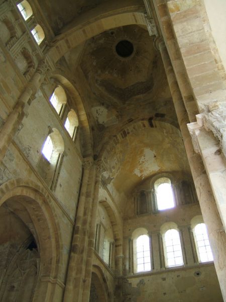 Manastirea Cluny, Burgundia, Franta
arhitectura in stil romanic francez, Scoala din Burgundia (interior)
Cuvinte cheie: romanic arhitectura