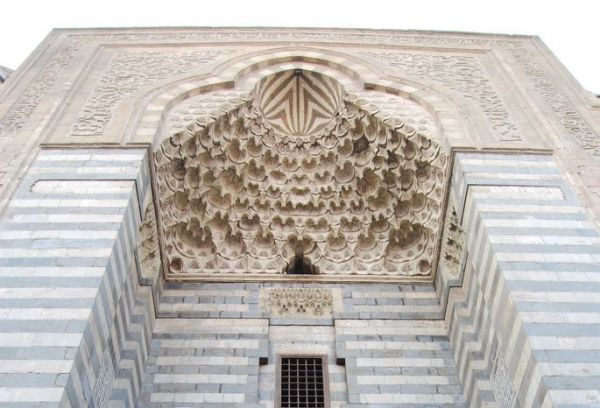 Moschee din Egipt, portal
motiv decorativ sub forma de stalactite
Cuvinte cheie: arhitectura arab stalactite