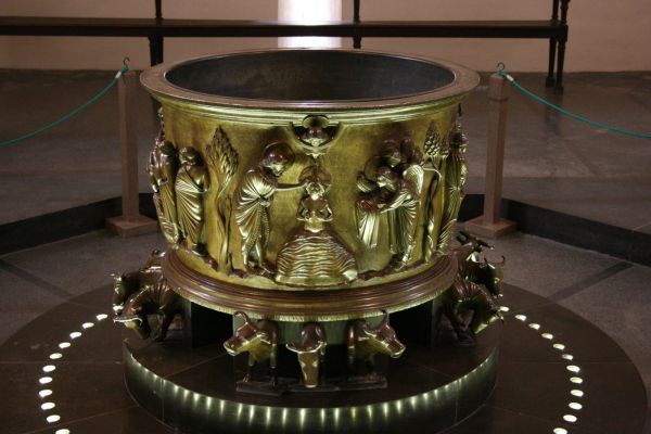 Click pentru imaginea mărită
==============
Biserica Saint-Barthelemy din Liege
cristelnita de bronz
Cuvinte cheie: sculptura romanica Biserica Saint-Barthelemy din Liege
cristelnita de bronz
Cuvinte cheie: sculptura romanica