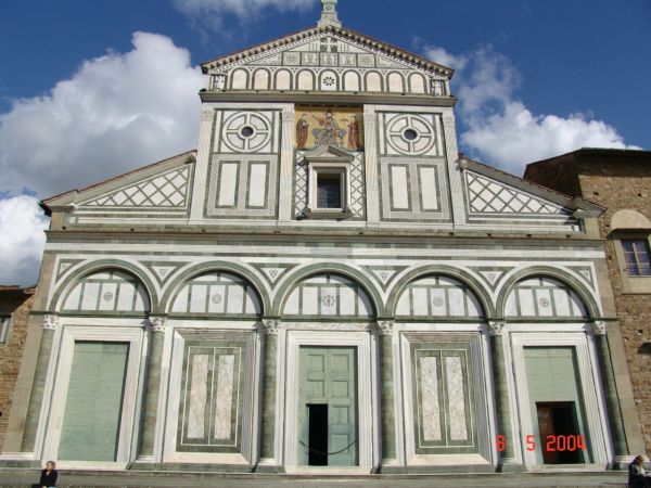 San Miniato din Florenta, italia
biserica in stil romanic italian, fatada
Cuvinte cheie: arhitectura biserica stil romanic Italia