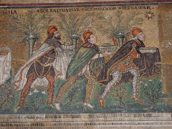 Click pentru imaginea mărită
==============
Balthassar, Melchior si Caspar
Sant Apollinare Nuovo din Ravenna
Cuvinte cheie: religie crestinism Cei_trei_magi Balthassar, Melchior si Caspar
Sant Apollinare Nuovo din Ravenna
Cuvinte cheie: religie crestinism Cei_trei_magi