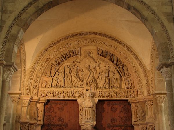Biserica "Sf. Magdalena" din Vezelay
timpan
Cuvinte cheie: arhitectura gotic portal timpan nartex