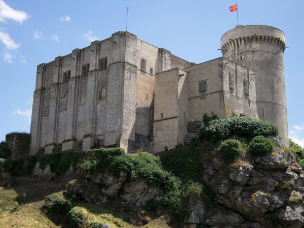 Castelul din Falaise
castel feudal din Normandia, secolul XII
Cuvinte cheie: castel feudal