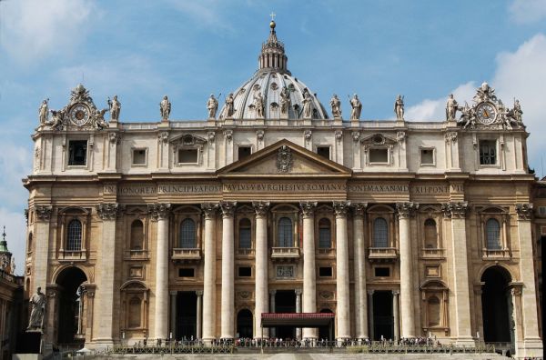 Click pentru imaginea mărită
==============
Bazilica San Pietro din Roma
Bazilica San Pietro din Roma