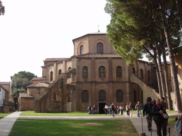 Click pentru imaginea mărită
==============
Biserica San Vitale din Ravena
Biserica San Vitale din Ravena