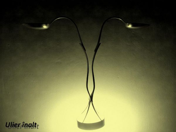 Ulier inalt
Lucrare ambientala, care este si utila, se poate pune ulei ambiental in partea superioara, unde se gasesc doua suprafete convexe, lucrare realizata din argint
Cuvinte cheie: ambientala moderna abstracta suprematism